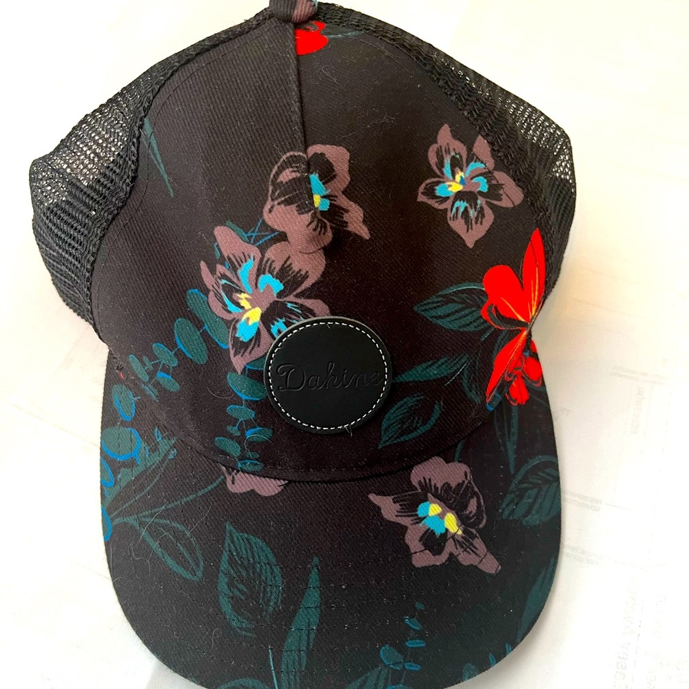 Dakine trucker hat